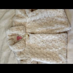 Faux fur coat. Ivory color.